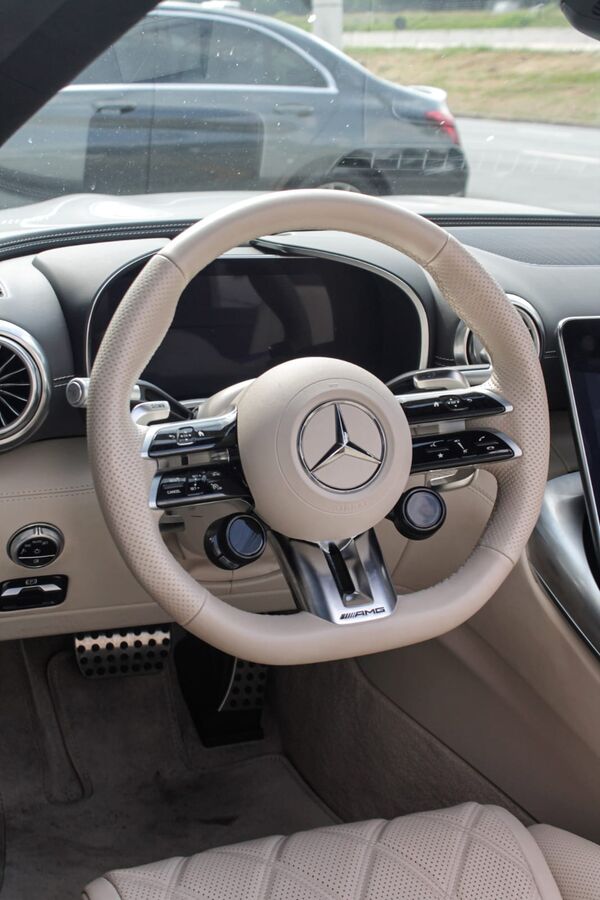 Volante claro da Mercedes